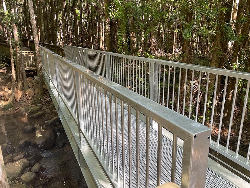 Steel-Frame-Pedestrian-Footbridge